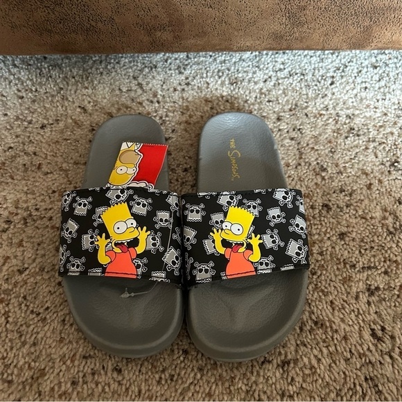 NWT The Simpsons Black & Gray Bart Simpson Skull Print Slides Size 1 Boys - Picture 2 of 8